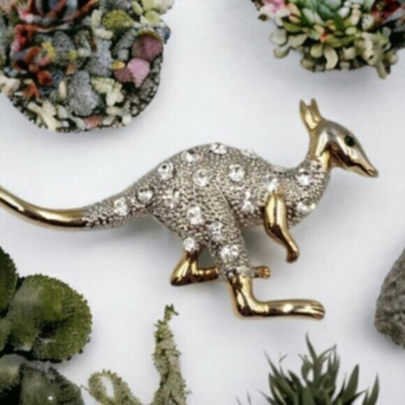 Vintage Gold Tone Diamonelle Rhinestone Kangaroo Brooch Pin Whimsy - Picture 2 of 12